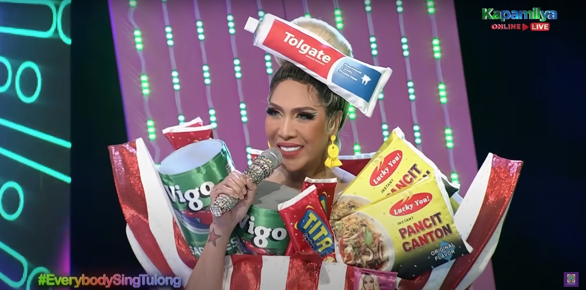 Vice Ganda gives additional cash to typhoon Karding survivors and rescuers in "Everybody, Sing!"
