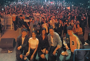 “Dirty Linen” stars Zanjoe, Janine, and FranSeth flocked by fans at Dinagyang Kapamilya Karavan
