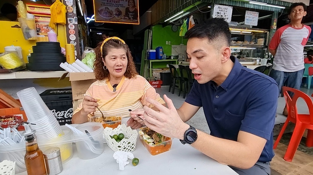 MIGS BUSTOS TRYING A FAMOUS PALABOK IN QUIAPO