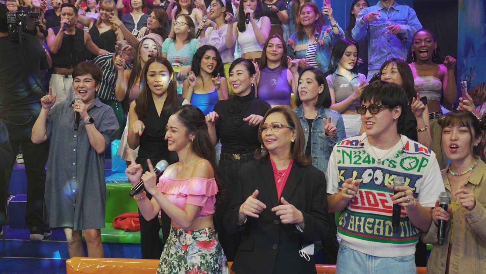 ABS CBN and GMA executives on It's Showtime (2)