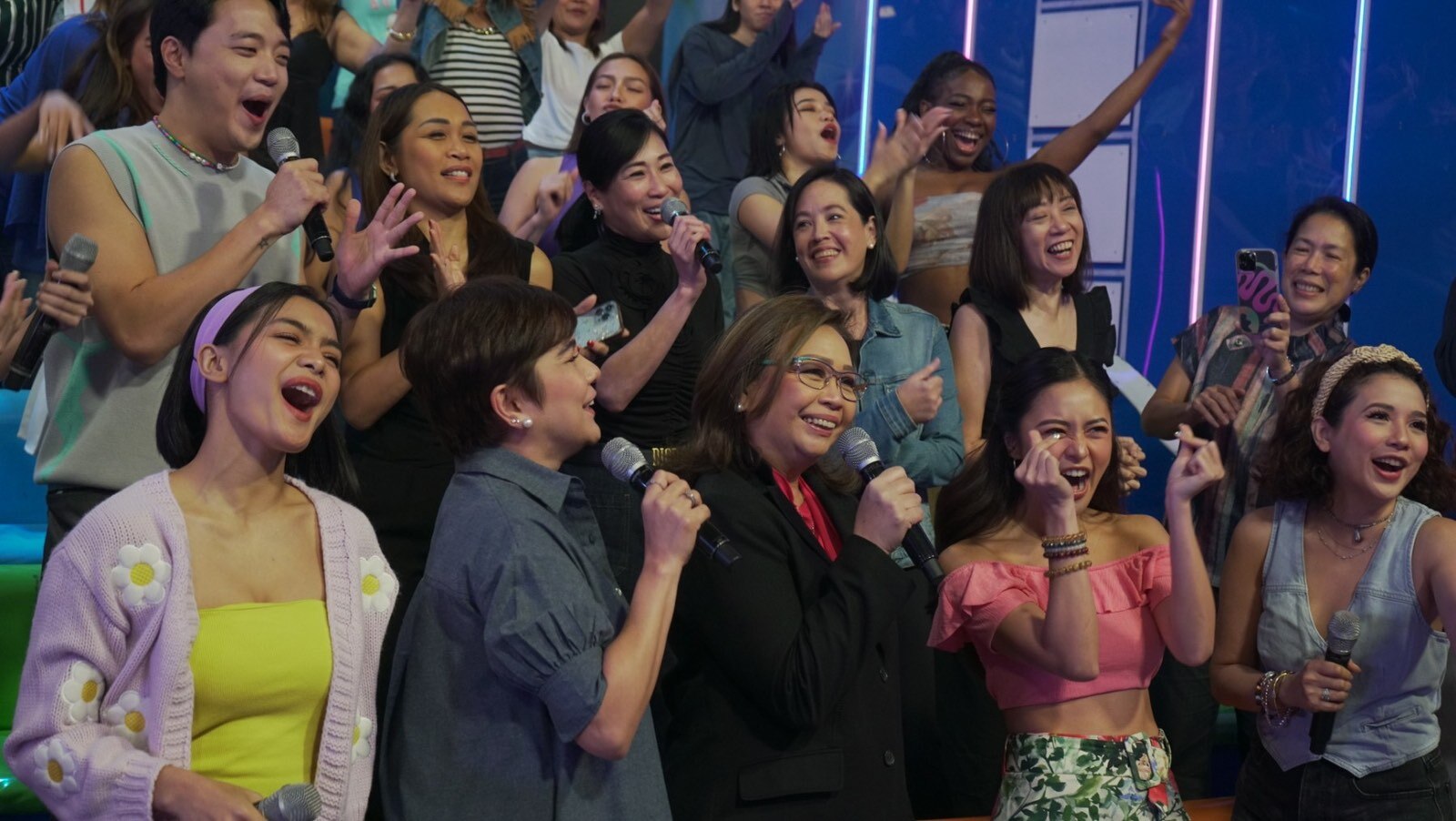 ABS CBN and GMA executives on It's Showtime