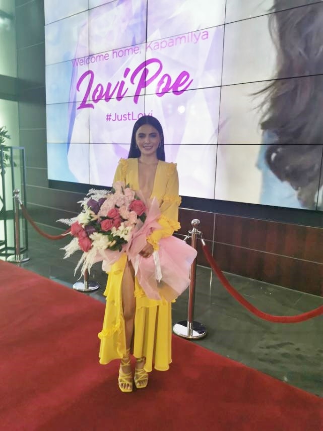 A red carpet welcome was rolled out for Lovi Poe in ABS CBN, where she signed a contract today (September 16) (2)