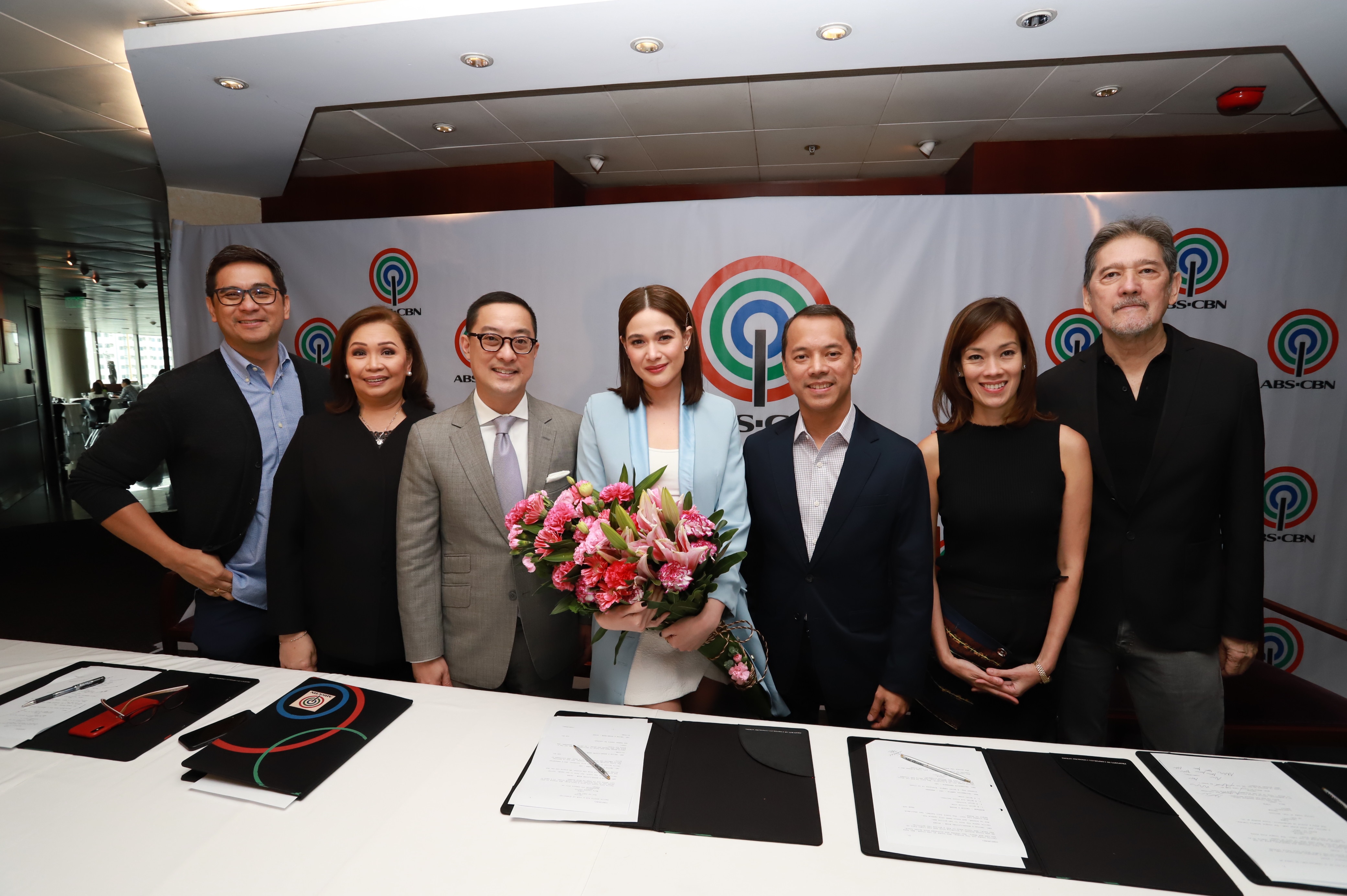 Bea Alonzo with ABS CBN executives