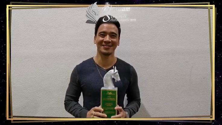 Erik Santos accepted the award for ASAP Natin To