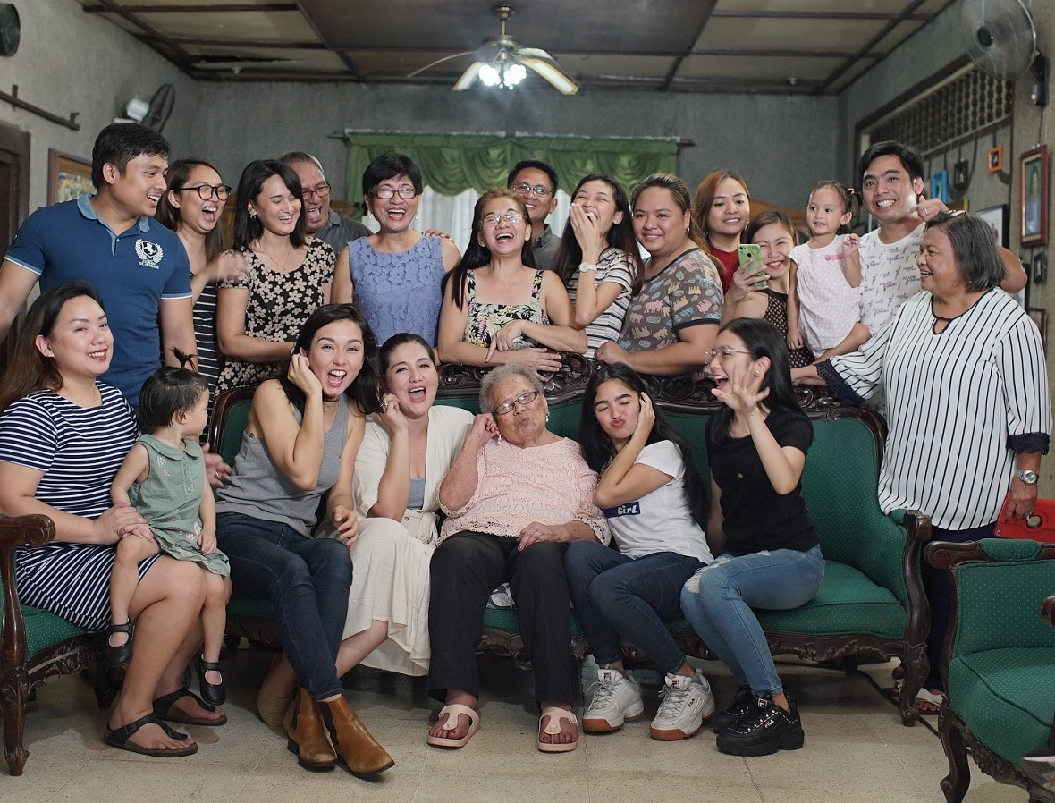 Beauty Gonzalez, Dimples Romana, Andrea Brillantes, and Francine Diaz bonded with Mama Nene and her family