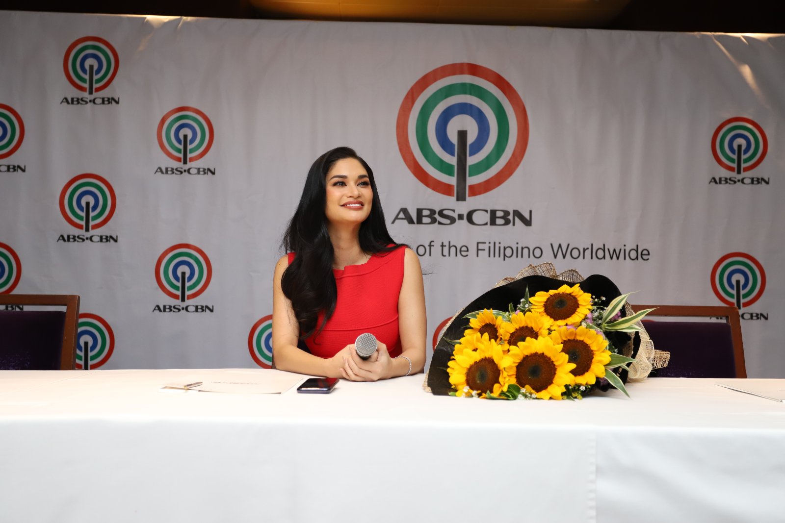 Pia Wurtzbach officially joins ABS CBN Books as newest Kapamilya Author (4)