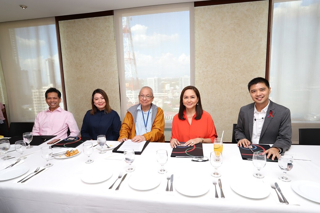 ABS CBN Books head of print publishing Mark Yambot with the 'Project Foreword' mentors (2)