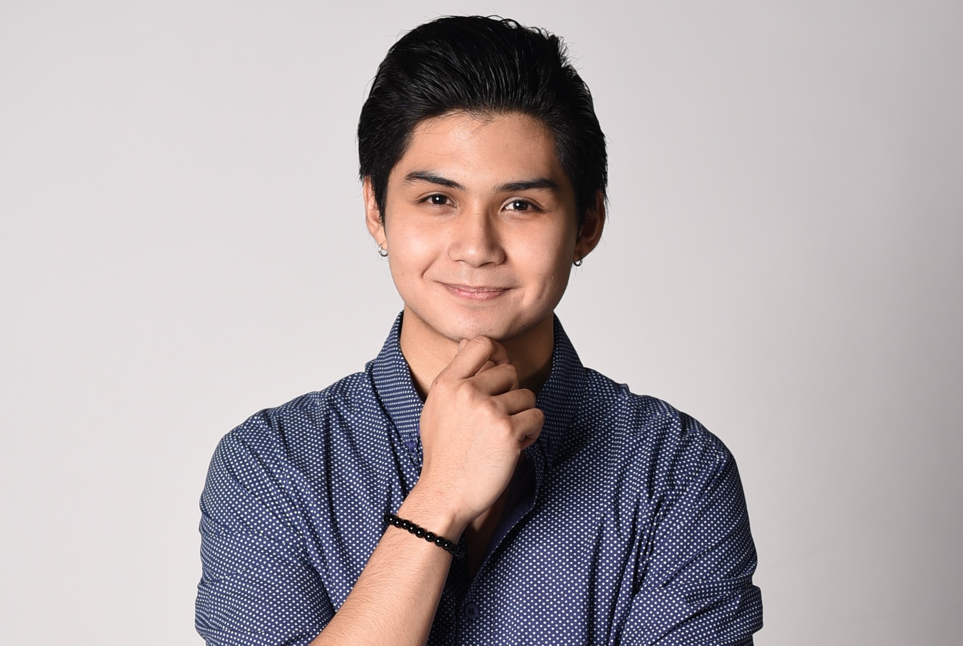Ryle dabbles into music in debut single "Iniismol"