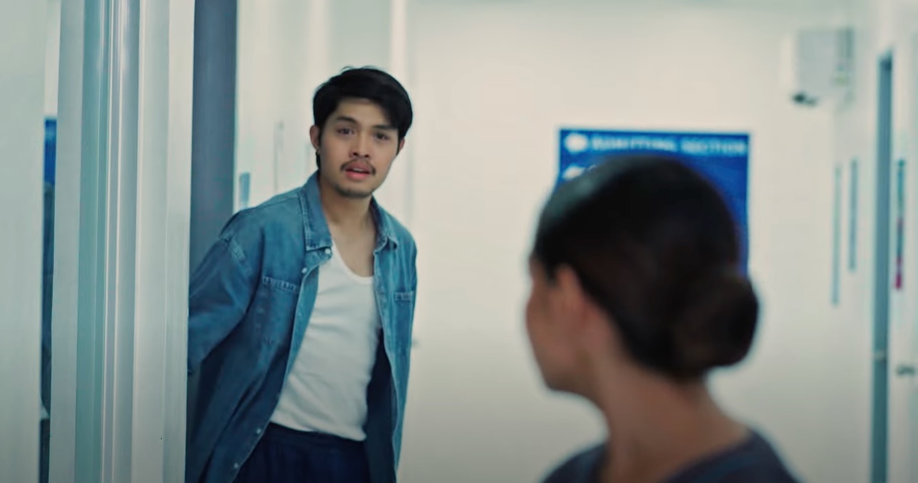 Archie (Elijah Canlas) returns to the country to see Roxy (Xyriel Manabat) in High Street