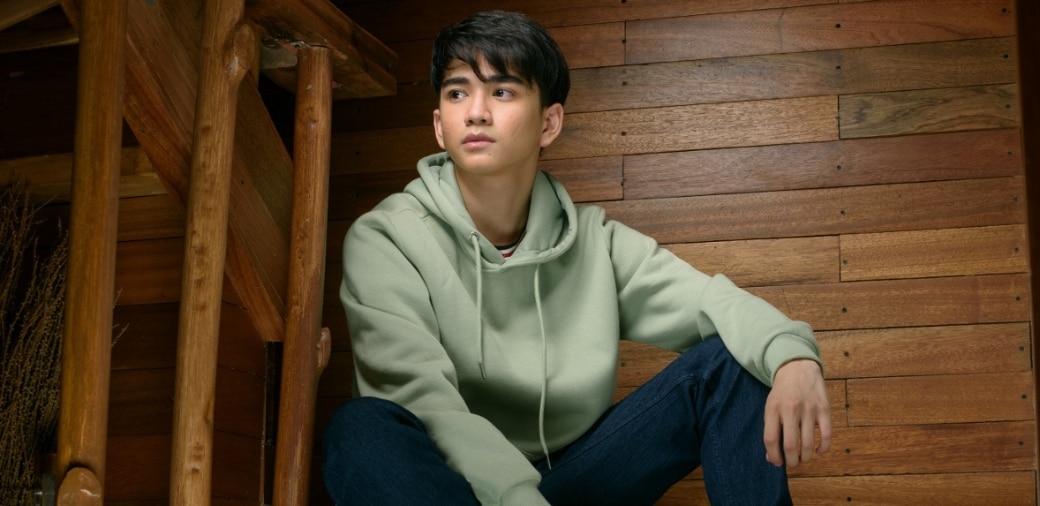 Zaijian caught between warring parents' in "The Broken Marriage Vow"